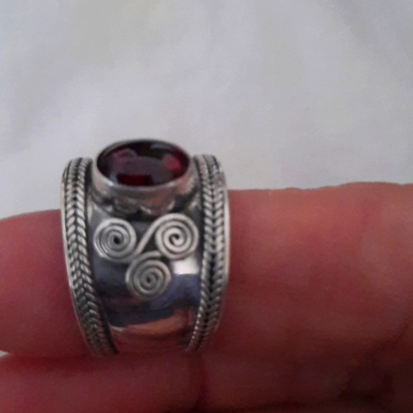 Vintage Sterling Ruby Ring. - Picture 5 of 5